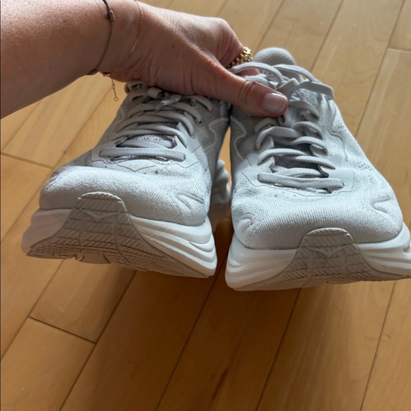 Hoka Clifton 10, Cosmic Grey / Stardust (light grey / silver), size 7.5 - Picture 11 of 16